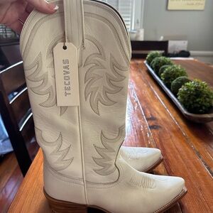 annie tecovas in bone NEVER WORN WITH TAGS size 8.5